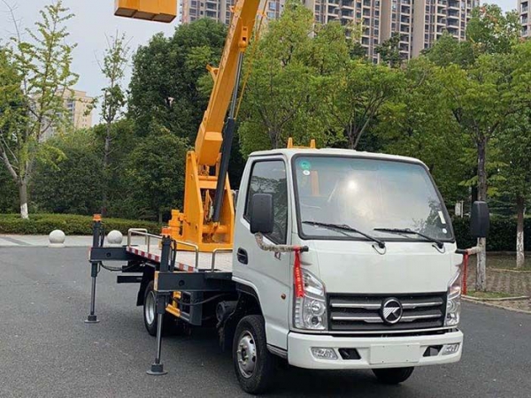 國(guó)六華通凱馬汽油高空作業車