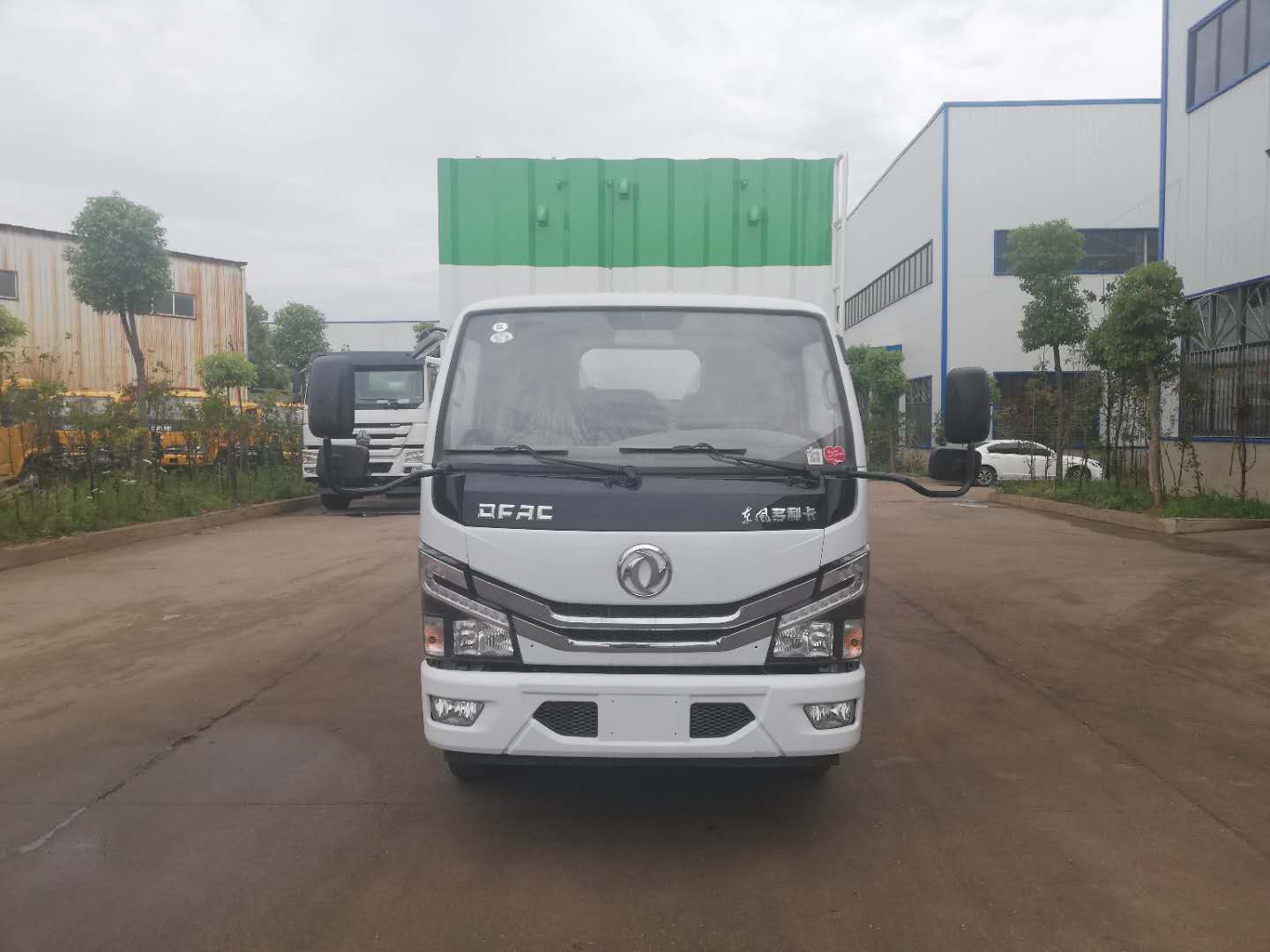 東風小多利卡吸污淨化車-環保綠