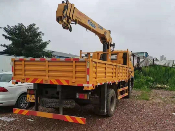 福田國(guó)六單橋随車吊廠家