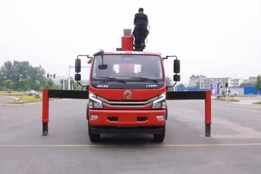 國(guó)六東風多利卡D8單橋随車吊