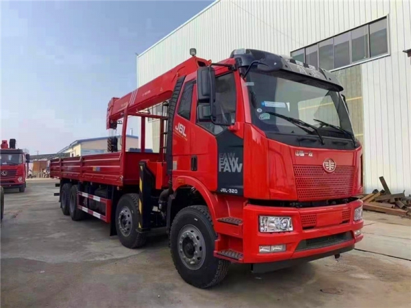 解放國(guó)六前四後(hòu)八随車吊新品上市